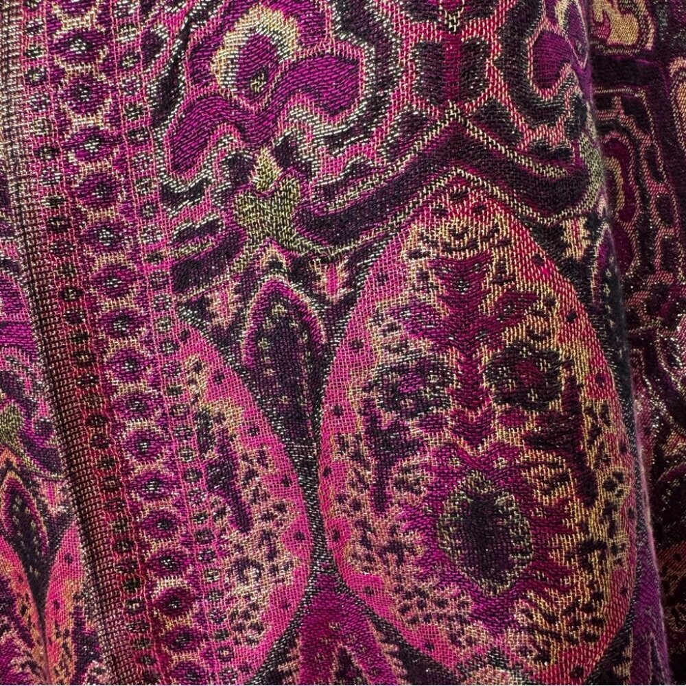 Scarf gold shimmer bright pink Elegant Paisley Shawl in Rich Pink and Gold - Picture 3 of 13